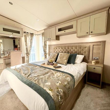 Stunning Caravan With Full Lake View At Southview Holiday Park Ref 33004Ml Skegness Extérieur photo