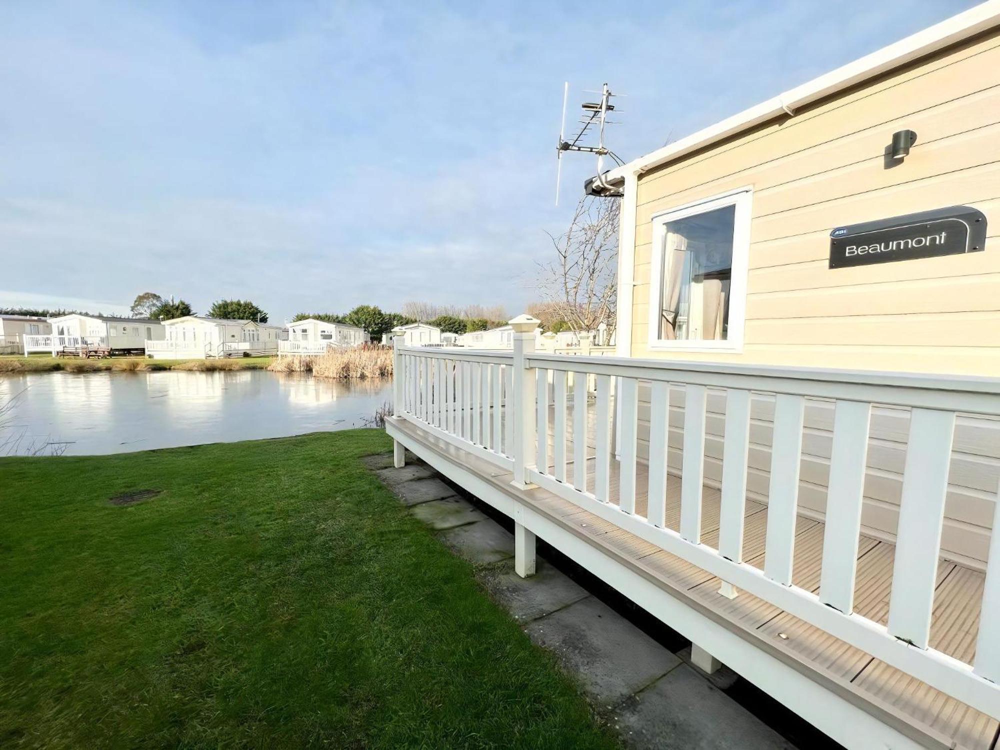 Stunning Caravan With Full Lake View At Southview Holiday Park Ref 33004Ml Skegness Extérieur photo
