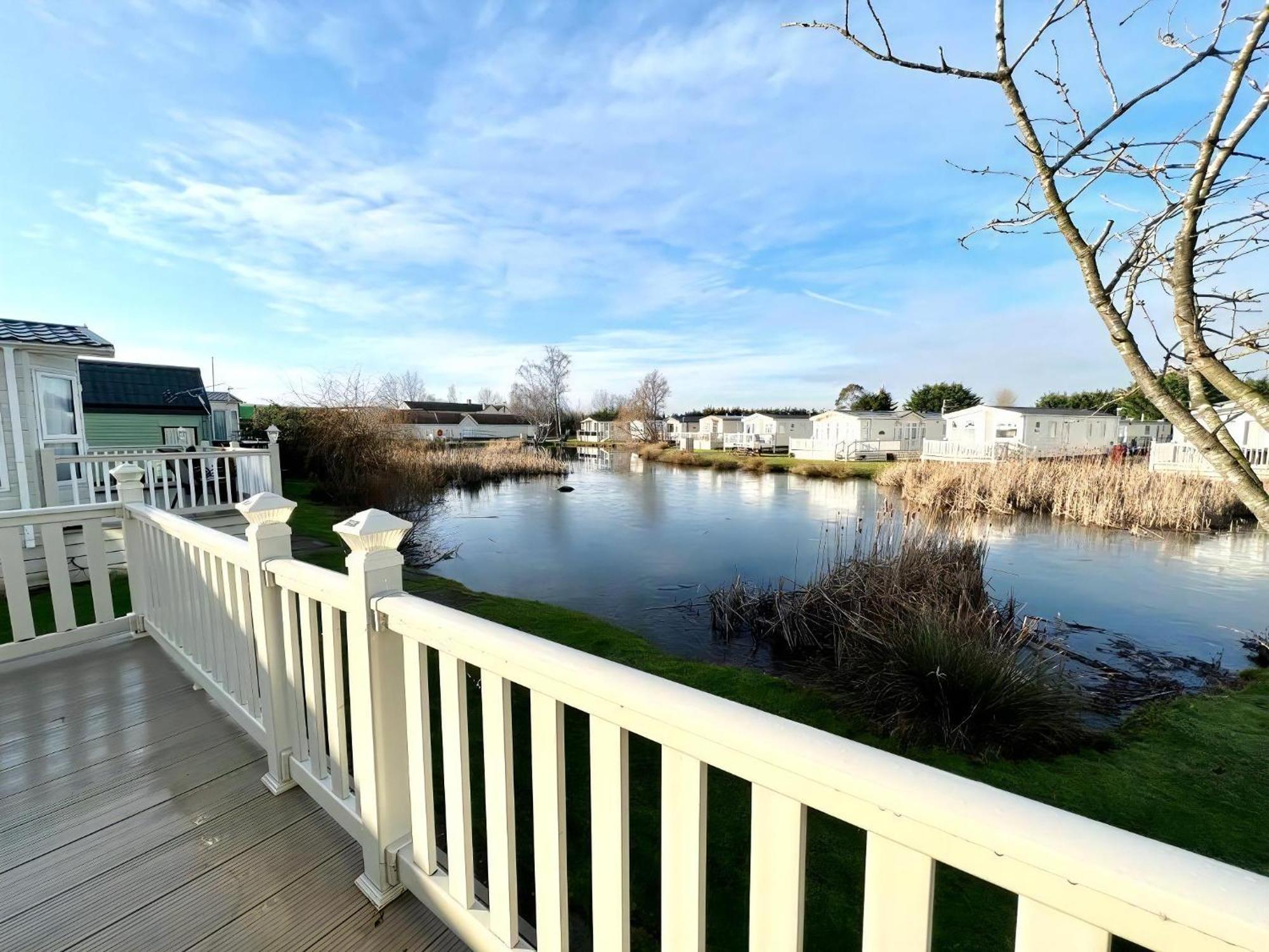 Stunning Caravan With Full Lake View At Southview Holiday Park Ref 33004Ml Skegness Extérieur photo